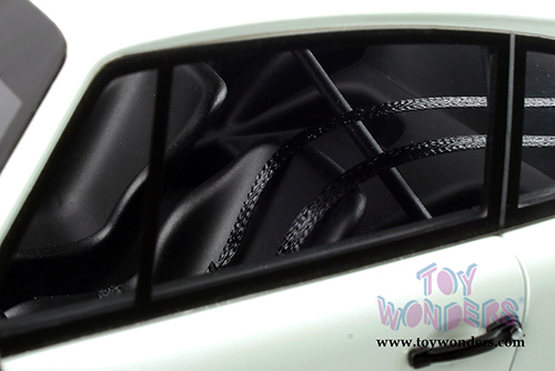 GT Spirit - Porsche 911 3.0 RSR (1/18 scale resin model car, Grand Prix White) GT207