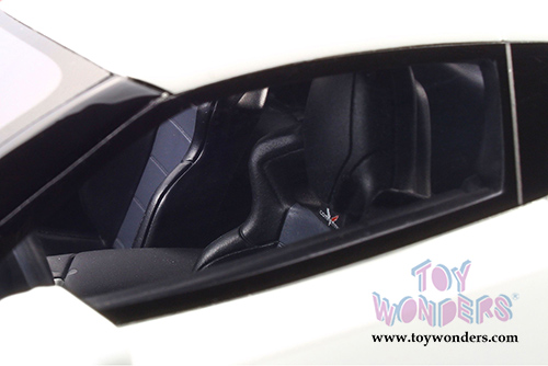 GT Spirit - Chevrolet Corvette C7 Z06 Hardtop (2016, 1/18 scale resin model car, Artic White) GT214