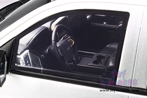 GT Spirit - Chevrolet&reg; Silverado Pickup Truck Redline Edition (2018, 1/18 scale resin model car, Silver Ice Metallic) GT785