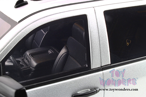 GT Spirit - Chevrolet&reg; Silverado Pickup Truck Redline Edition (2018, 1/18 scale resin model car, Silver Ice Metallic) GT785