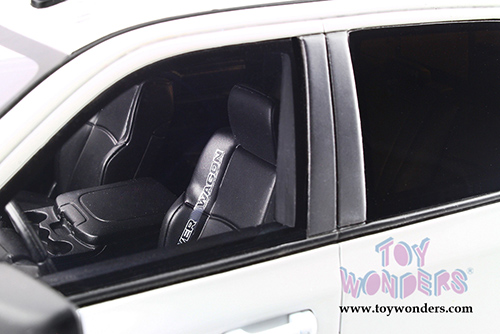 GT Spirit - Dodge Ram 2500 Power Wagon (2017, 1/18 scale resin model car, White) GT790