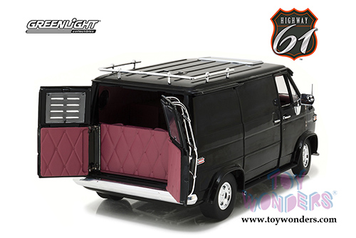 Greenlight Highway 61 - Chevrolet&reg; G-Series Van (1976, 1/18 scale diecast model car, Black) HWY18002