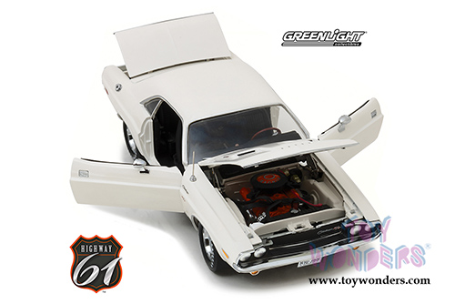 Greenlight Highway 61 - Dodge Challenger R/T Hardtop (1970, 1/18 scale diecast model car, White) HWY18008