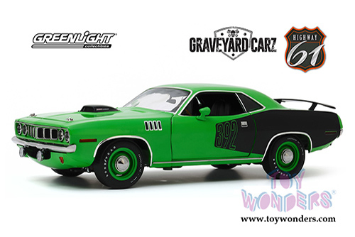 Greenlight Highway 61 - Plymouth 'Cuda with Custom Crate 392 HEMI Engine (2016 SEMA Show Unveil) Graveyard Carz (2012-Current TV Series) (2016, 1/18 scale diecast model car, Bright Green/Black) HWY18017