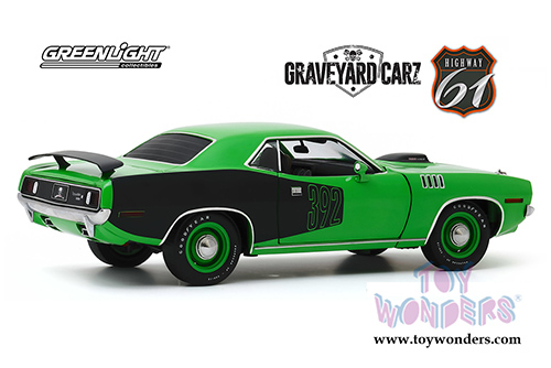 Greenlight Highway 61 - Plymouth 'Cuda with Custom Crate 392 HEMI Engine (2016 SEMA Show Unveil) Graveyard Carz (2012-Current TV Series) (2016, 1/18 scale diecast model car, Bright Green/Black) HWY18017