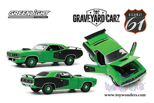 Greenlight Highway 61 - Plymouth 'Cuda with Custom Crate 392 HEMI Engine (2016 SEMA Show Unveil) Graveyard Carz (2012-Current TV Series) (2016, 1/18 scale diecast model car, Bright Green/Black) HWY18017