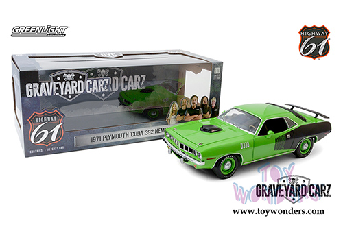 Greenlight Highway 61 - Plymouth 'Cuda with Custom Crate 392 HEMI Engine (2016 SEMA Show Unveil) Graveyard Carz (2012-Current TV Series) (2016, 1/18 scale diecast model car, Bright Green/Black) HWY18017