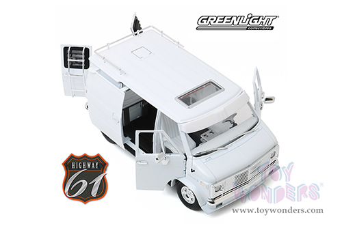 Greenlight Highway 61 - Chevrolet&reg; G-Series Van (1976, 1/18 scale diecast model car, White) HWY18023