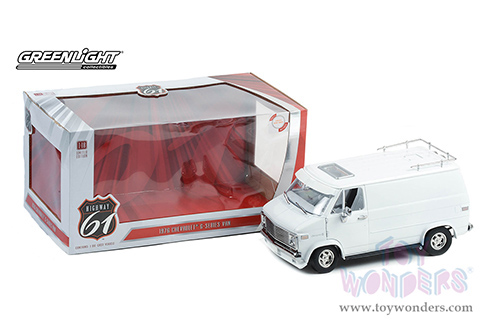 Greenlight Highway 61 - Chevrolet&reg; G-Series Van (1976, 1/18 scale diecast model car, White) HWY18023