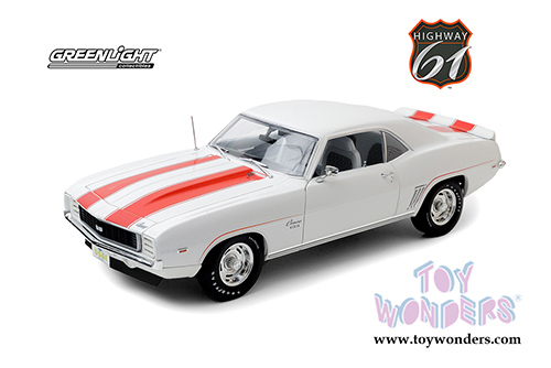 Greenlight Highway 61 - Chevrolet&reg; Camaro&reg; Z10&reg; Pace Car Coupe (1969, 1/18 scale diecast model car, White/Red) HWY18026