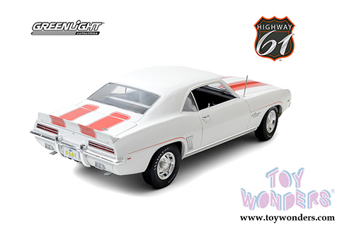 Greenlight Highway 61 - Chevrolet&reg; Camaro&reg; Z10&reg; Pace Car Coupe (1969, 1/18 scale diecast model car, White/Red) HWY18026