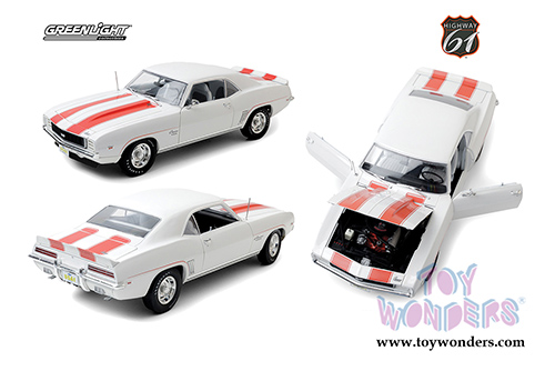 Greenlight Highway 61 - Chevrolet&reg; Camaro&reg; Z10&reg; Pace Car Coupe (1969, 1/18 scale diecast model car, White/Red) HWY18026