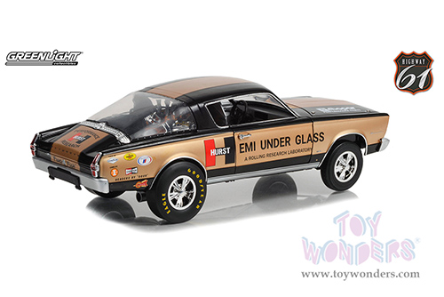 Greenlight Highway 61 - Plymouth Barracuda - Hurst HEMI&reg; Under Glass "A Rolling Research Laboratory" (1966, 1/18 scale diecast model car, Gold/Black) HWY18034