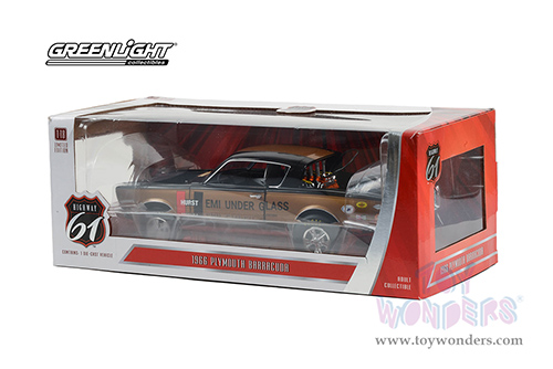 Greenlight Highway 61 - Plymouth Barracuda - Hurst HEMI&reg; Under Glass "A Rolling Research Laboratory" (1966, 1/18 scale diecast model car, Gold/Black) HWY18034