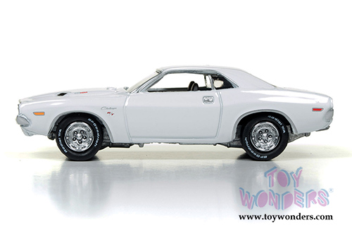 Round 2 Johnny Lightning - Muscle Cars USA 2017 | Silver Screen Release 3 Set A (1/64 scale diecast model car, Asstd.) JLMC005/12A