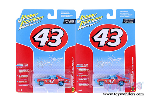 Round 2 Johnny Lightning - Richard Petty Plymouth Road Runner #43 Hard Top (1972, 1/64 scale diecast model car, Petty Blue/Red) JLSP001/24