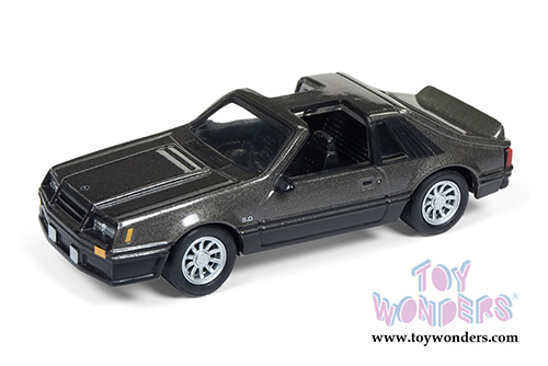 Round 2 Johnny Lightning - Classic Gold 2018 Release 2 Set B | Ford Mustang GT T-Top (1982, 1/64 scale diecast model car, Dark Gray) JLSP013/24B