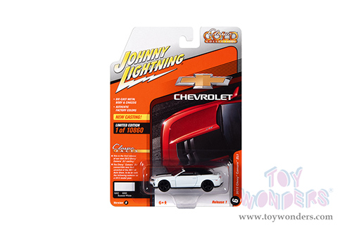 Round 2 Johnny Lightning - Classic Gold 2022 Release 1 Set B | Chevrolet® Camaro ZL1 Convertible (2013, 1/64 scale diecast model car, Summit White) JLSP227/24B