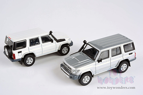 Paragon - Toyota Land Cruiser LC76 (2007, 1/64 scale diecast model car, French Vanilla) PA55311W