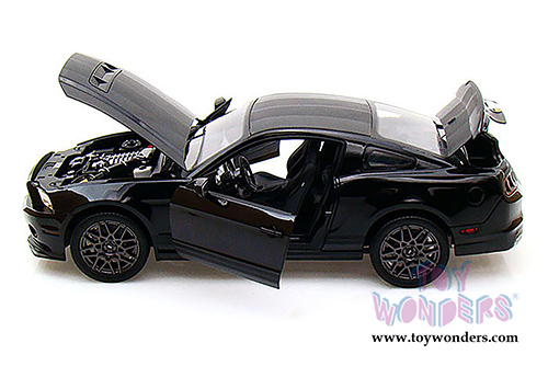 Shelby - Ford Shelby GT500 Hard Top (2013, 1/18 scale diecast model car, Black w/ Black Stripes) SC392-1/BK