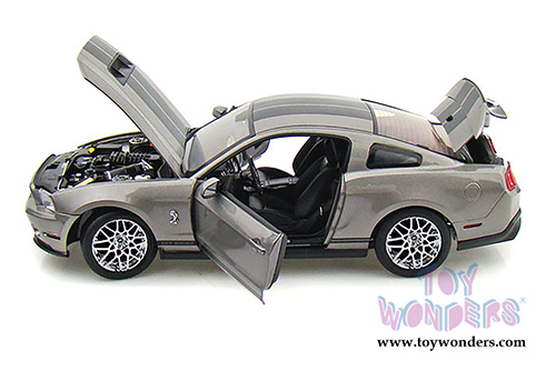 Shelby - Ford Shelby GT500 Hardtop (2013, 1/18 scale diecast model car, Grey w/ Black Stripes) SC395-1/GY