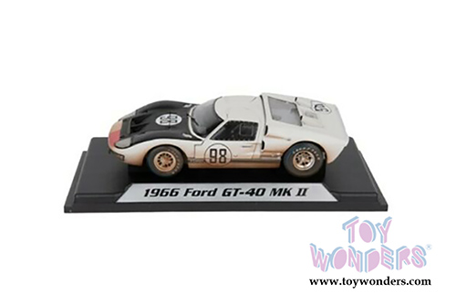Shelby - Shelby Ford GT-40 MK II #98 24 Hours Daytona Winner Hardtop After Race (Dirty Version)(1966, 1/18 scale diecast model car, White) SC432W