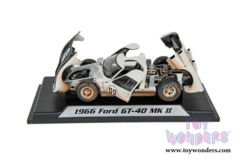 Shelby - Shelby Ford GT-40 MK II #98 24 Hours Daytona Winner Hardtop After Race (Dirty Version)(1966, 1/18 scale diecast model car, White) SC432W