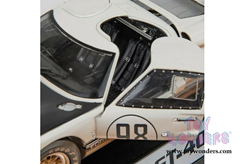 Shelby - Shelby Ford GT-40 MK II #98 24 Hours Daytona Winner Hardtop After Race (Dirty Version)(1966, 1/18 scale diecast model car, White) SC432W